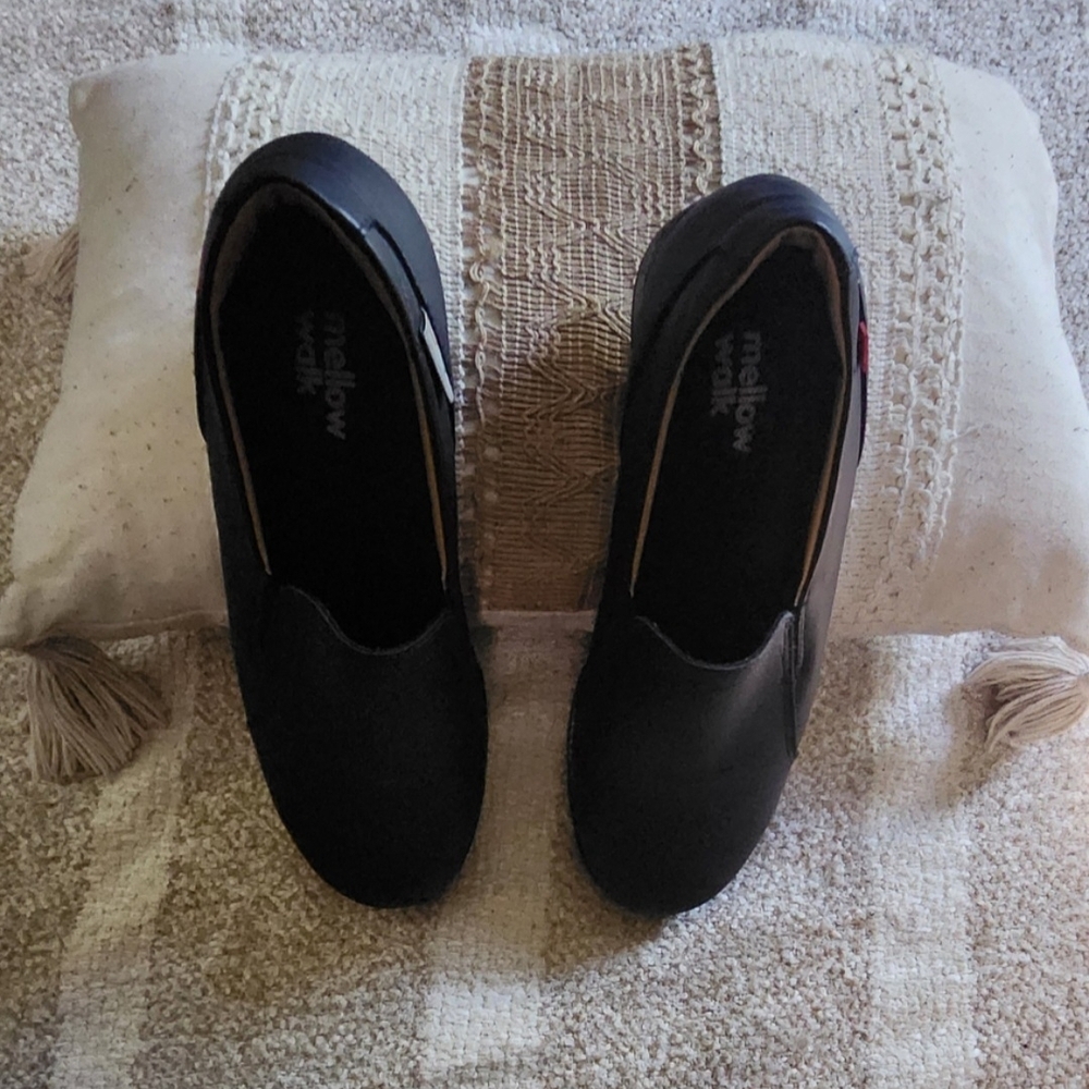 Classic Black Women's Loafers - Picture 8 of 11